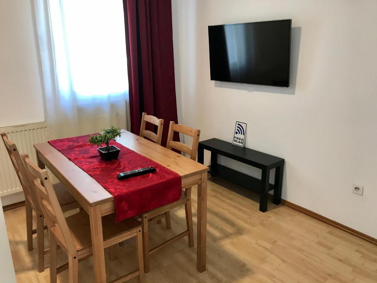 Juna Karlsruhe Buitenkant foto