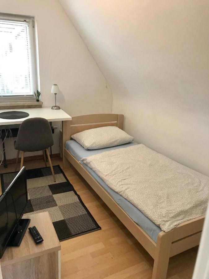 Juna Karlsruhe Buitenkant foto