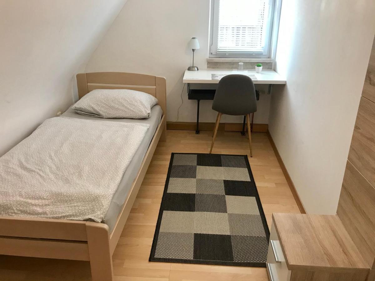 Juna Karlsruhe Buitenkant foto