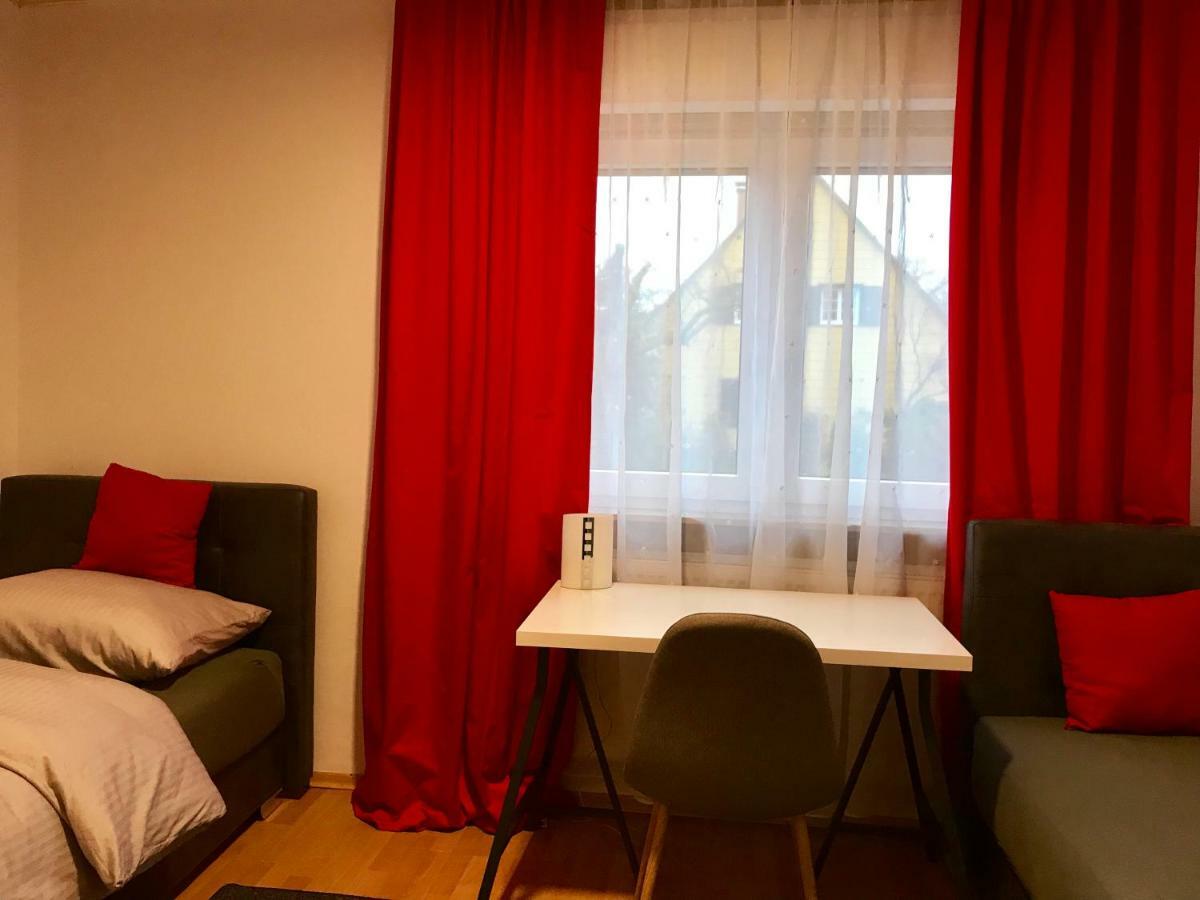 Juna Karlsruhe Buitenkant foto