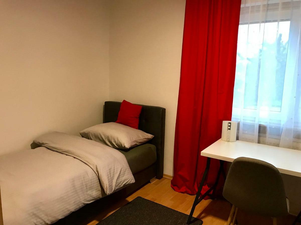 Juna Karlsruhe Buitenkant foto