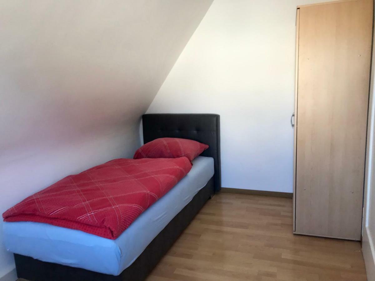 Juna Karlsruhe Buitenkant foto