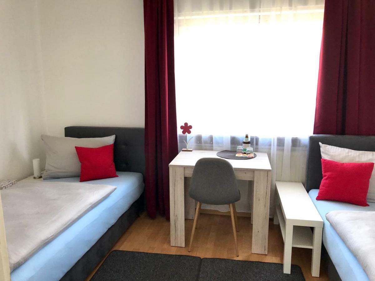Juna Karlsruhe Buitenkant foto