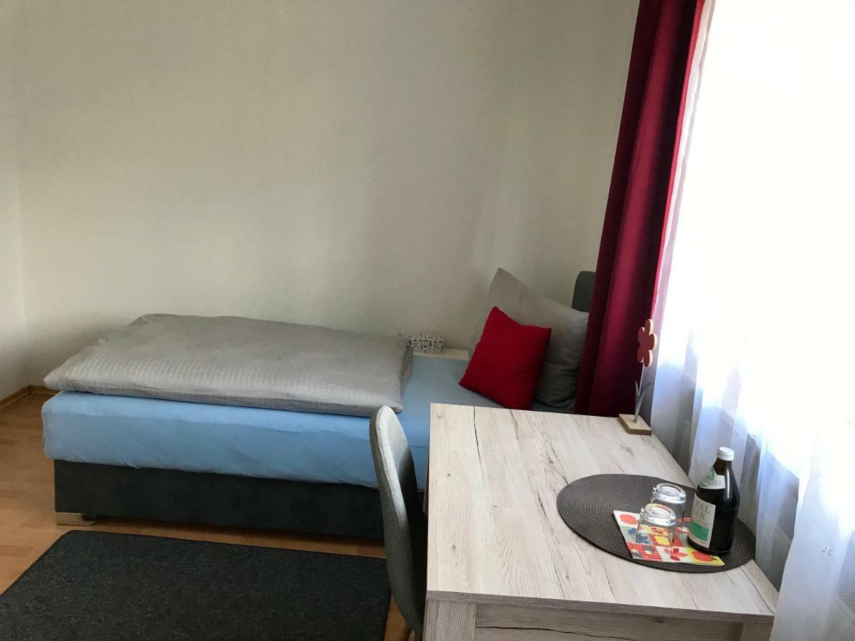 Juna Karlsruhe Buitenkant foto