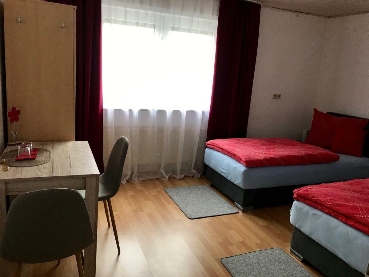 Juna Karlsruhe Buitenkant foto