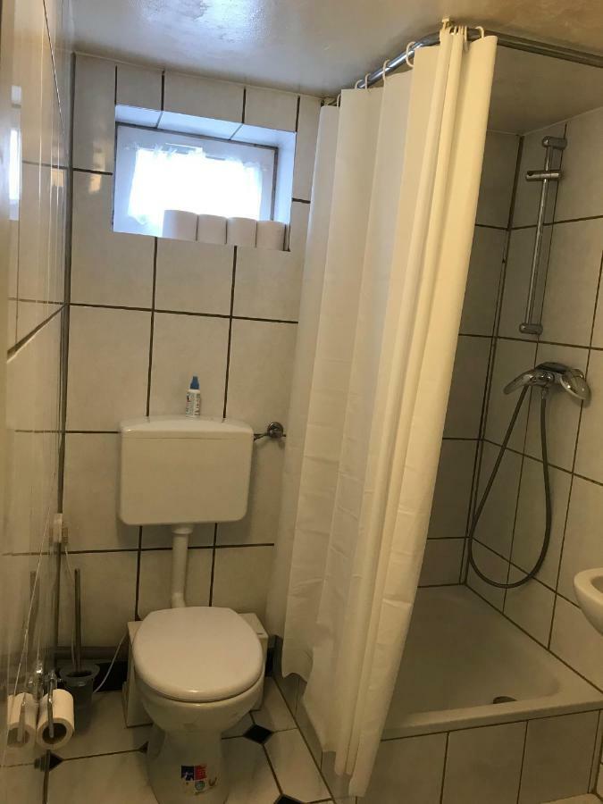 Juna Karlsruhe Buitenkant foto